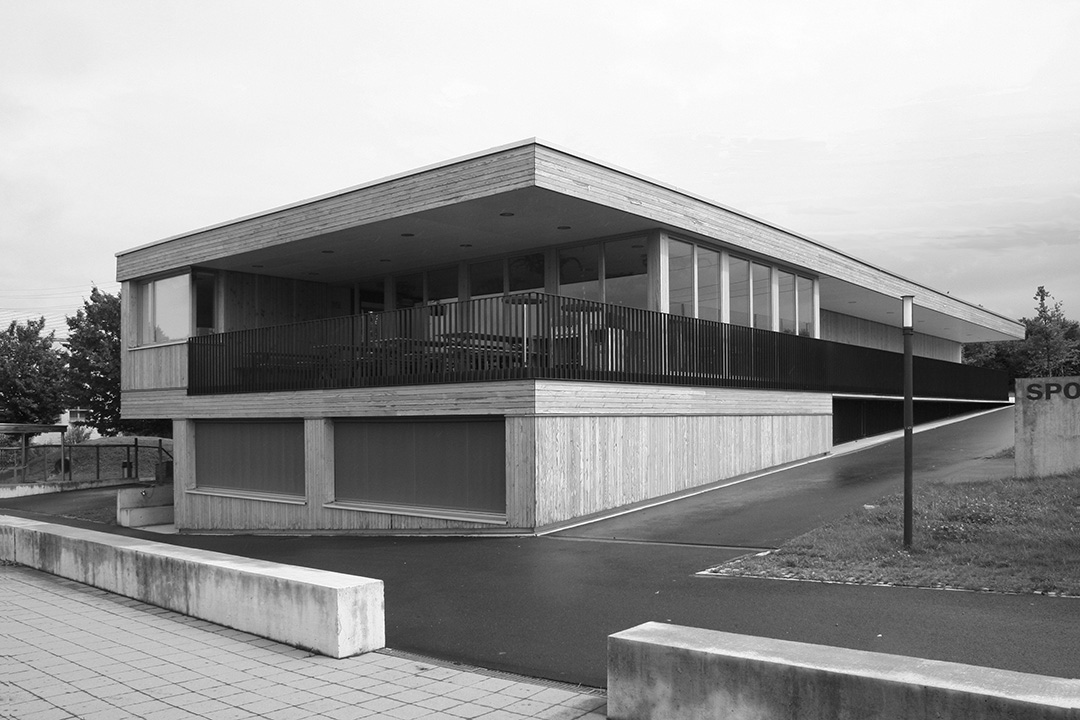pfarch_Ehret_Aussenansicht_Sportplatz